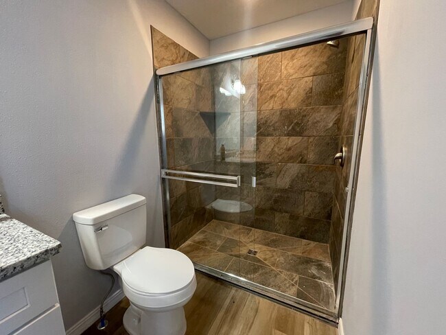 Building Photo - Luxury Lake Living Starts Here – Brand-New 2 Bed, 2 Bath Duplex in Kimberling City