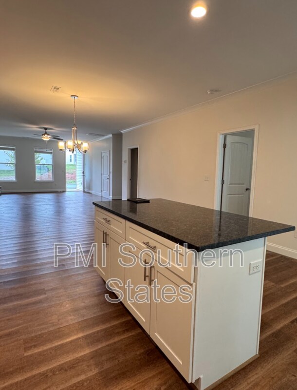Foto del edificio - 407 Albus Dr
