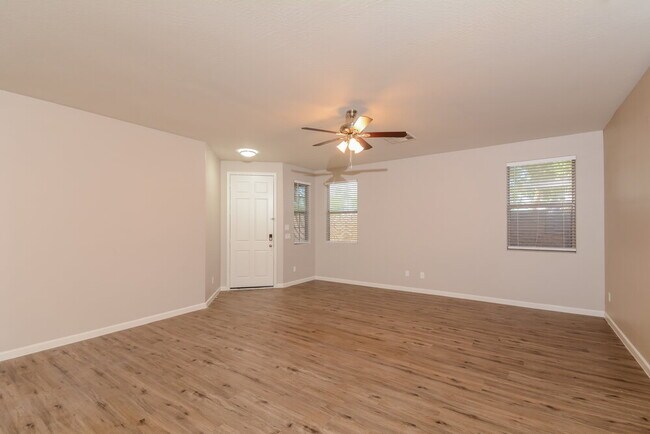 Foto del edificio - 11838 W Foothill Dr