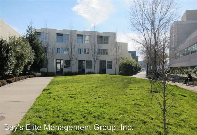 Building Photo - 1334 Powell St