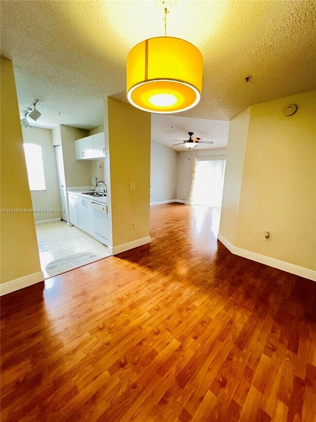 Foto del edificio - 2153 Renaissance Blvd