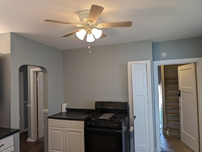 Building Photo - Renovated 3BR/1.5BA | 1,200 Sq Ft | Pet Fr...