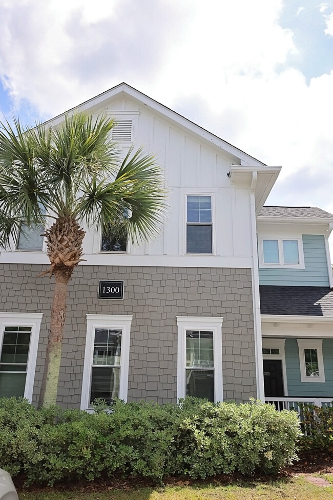 Building Photo - 1225 Blakeway St