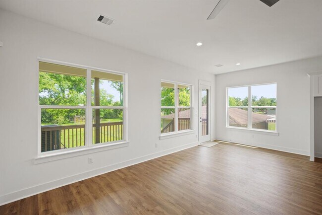 Foto del edificio - 4914 Lavender St
