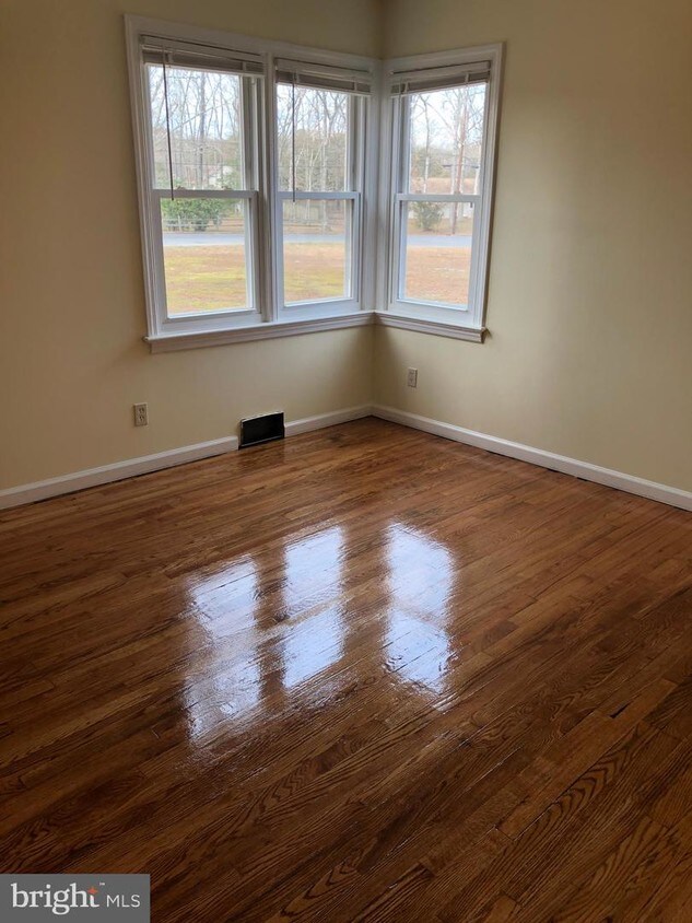 5 W Forest Glen Dr, Millville, NJ 08332 House for Rent in Millville, NJ