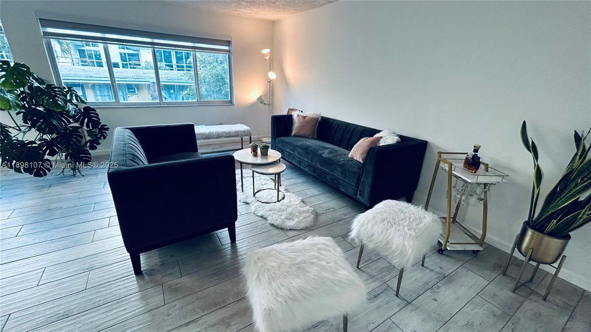 Foto del edificio - 9971 W Bay Harbor Dr