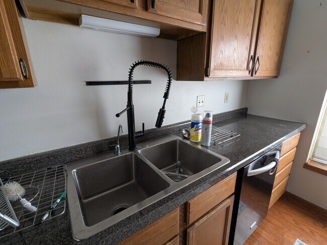 Foto del edificio - 2047 S Ridge Dr