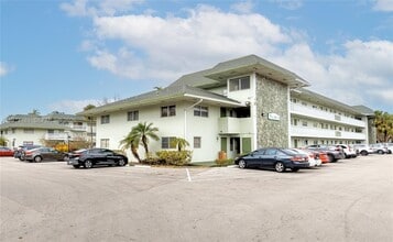 Building Photo - 4200 NW 3rd Ct