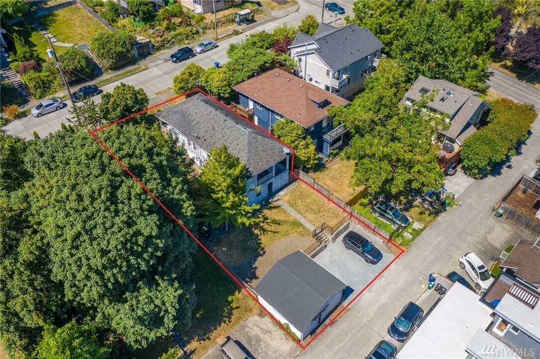 Building Photo - 3048 22nd Ave W