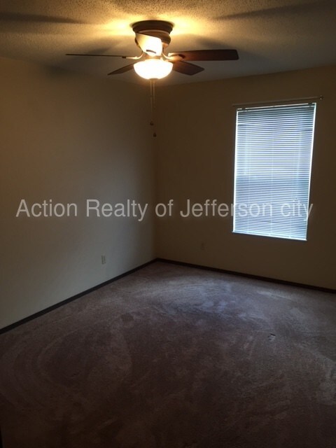 Building Photo - 2 bedroom, 1 bath aparment