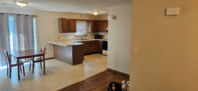 Foto del edificio - 1506 Red Oak Dr