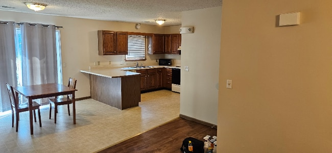 Building Photo - 1506 Red Oak Dr