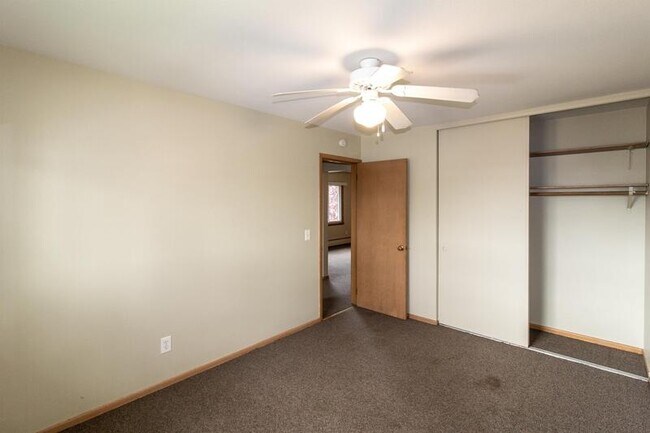 Building Photo - 5324 Hanson Ct N