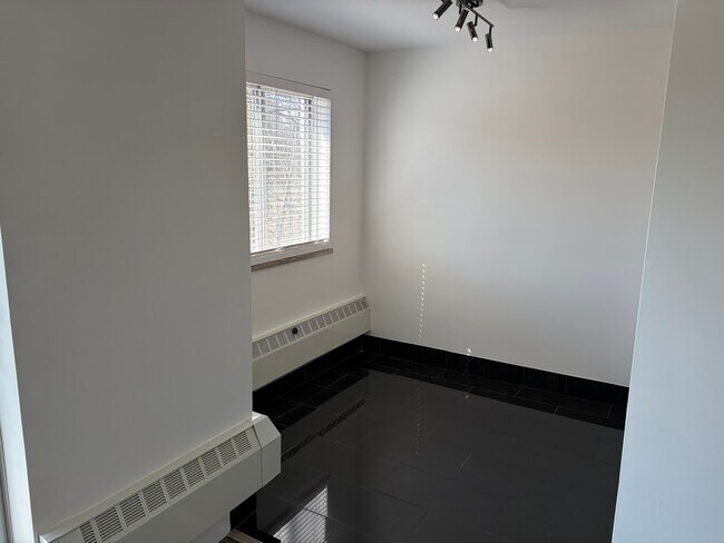 Photo du bâtiment - 1835 Bloor St