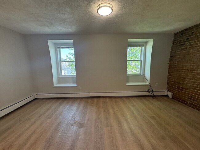 Foto del edificio - 685 E 7th St