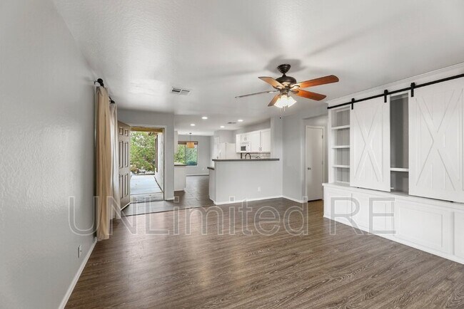 Building Photo - 890 Allerton Way