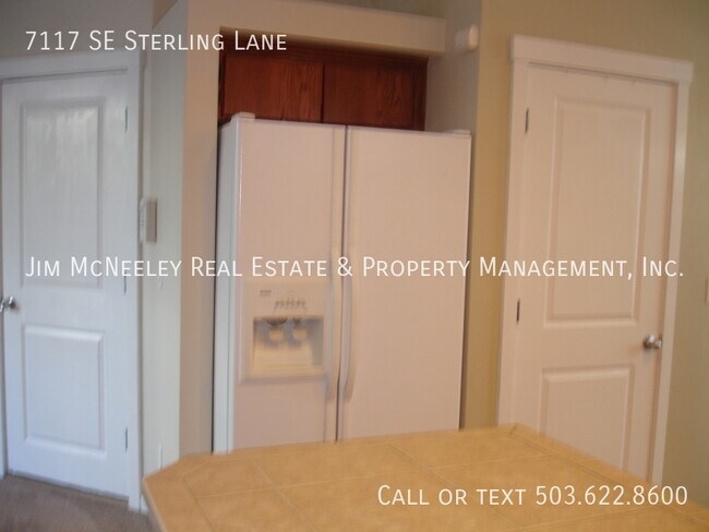 Building Photo - 3BR DUPLEX NEAR NIKE & INTEL