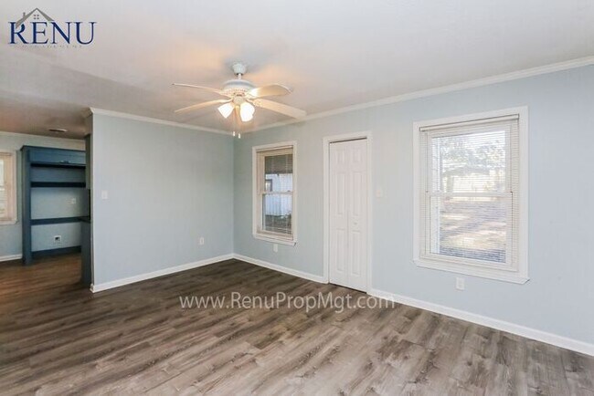 Foto del edificio - Now Available!