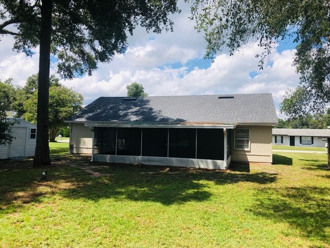Building Photo - 3/2/2 Deltona