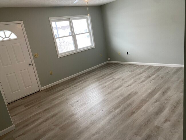 Building Photo - 204 Kay Cir