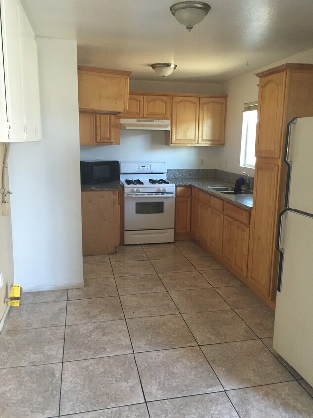 cocina - 16531 Vine St