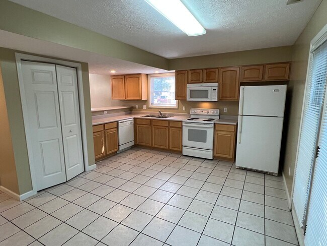 Foto del edificio - Available July 2026;  Monthly rent $1,750