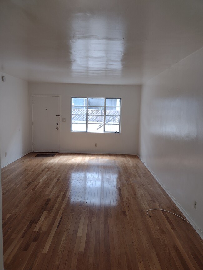 Bedroom - 1342 Yale St