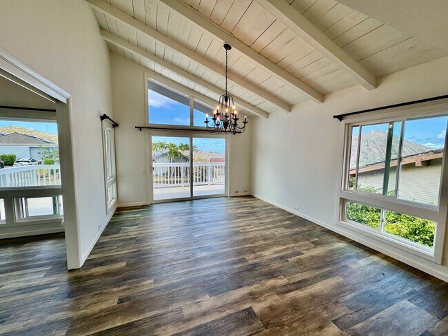 Building Photo - Charming 3-Bedroom Home with Ocean & Mount...