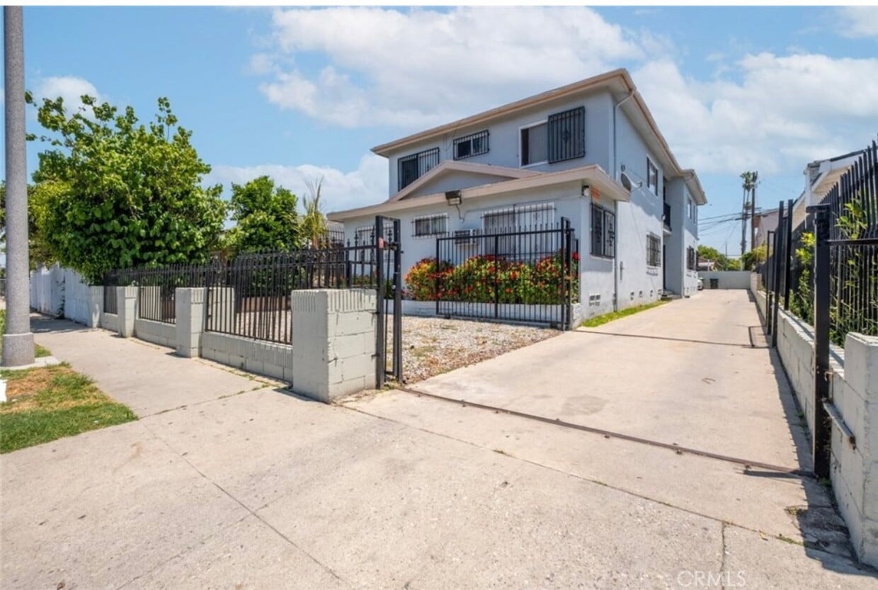 Foto principal - 6606 Denver Ave