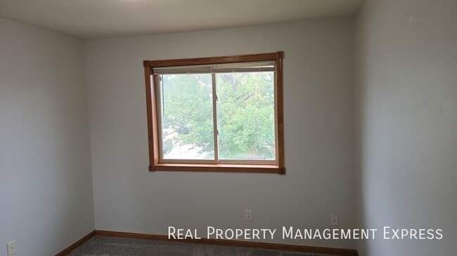 Building Photo - 3205 N Aurora Ave
