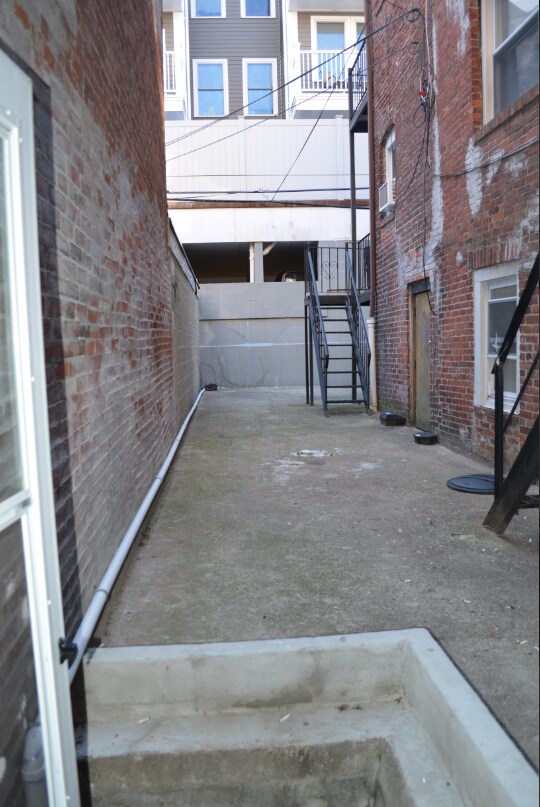 Building Photo - 24 Chelsea St