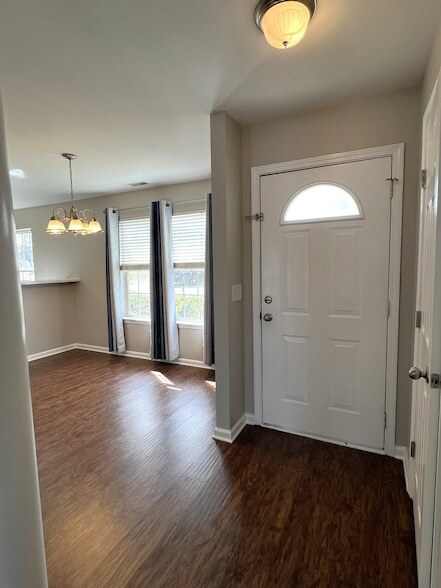 Foto del edificio - 7008 Riverwalk Blvd