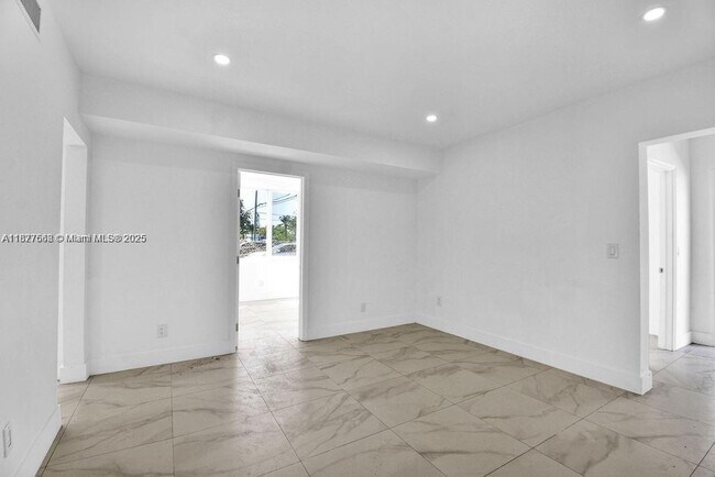 Foto del edificio - 3025 NW 8th Ave