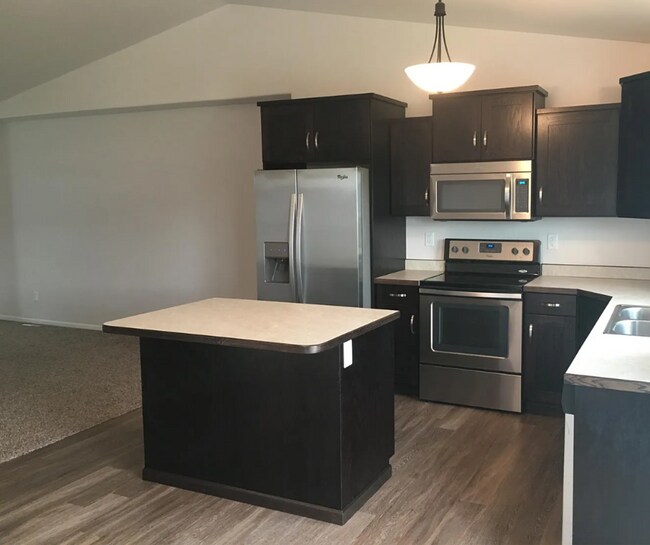 Foto del edificio - 3 Bed 2 Bath Twin Home
