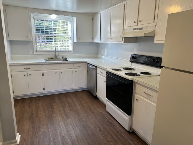 Kitchen - 3101 Link Rd Apartment
