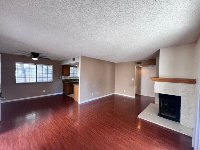 Building Photo - 101 Luna Way