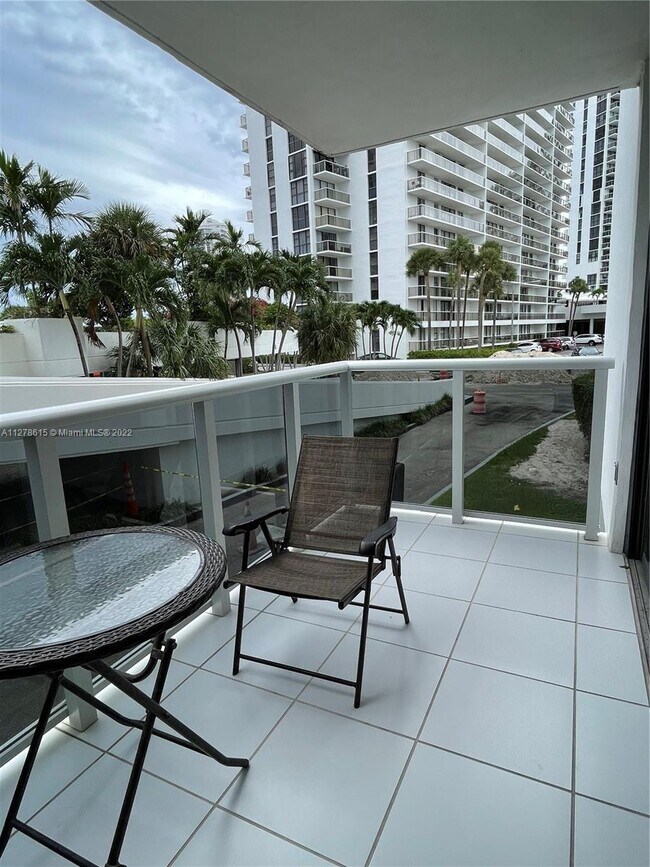 Building Photo - 3675 N Country Club Dr