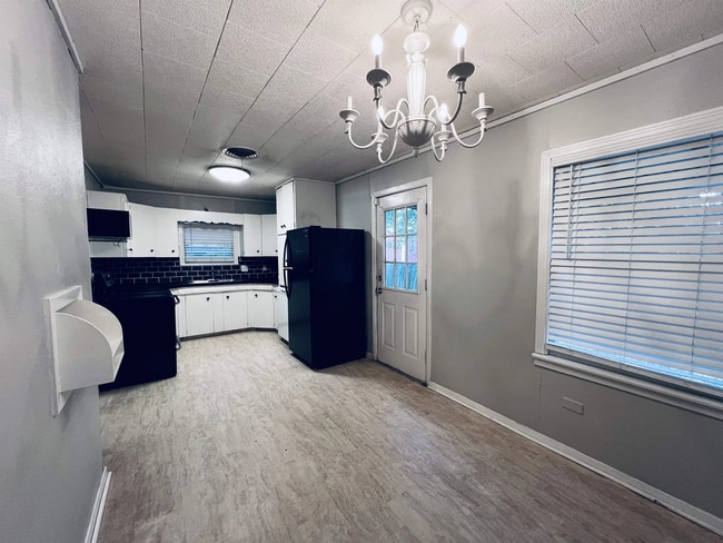 Building Photo - 2201 Ave G