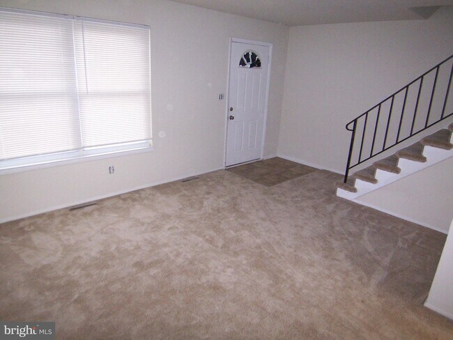 Building Photo - 604 Yorkshire Dr