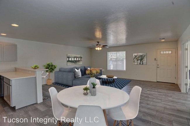 Building Photo - 8 br, 6 bath Room For Rent - 836 E 6th Street