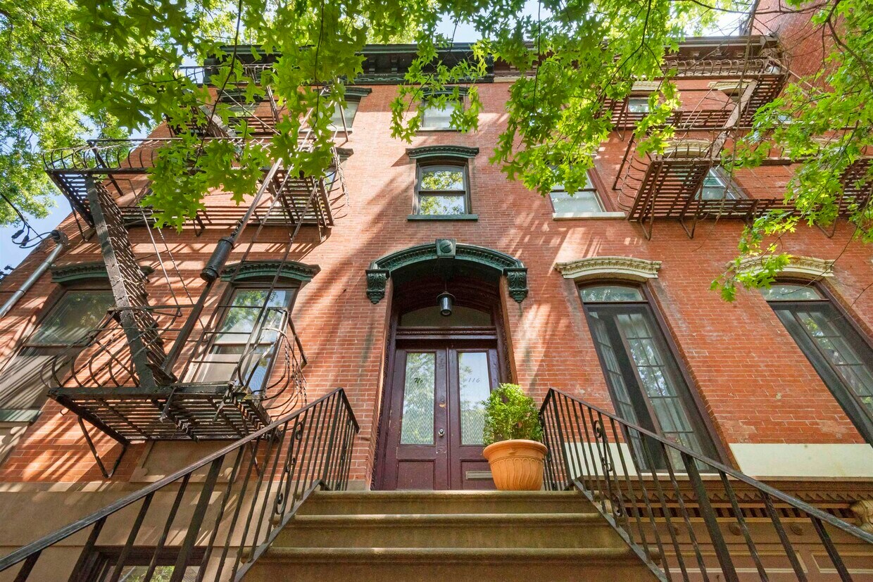 Primary Photo - 116 Morris St