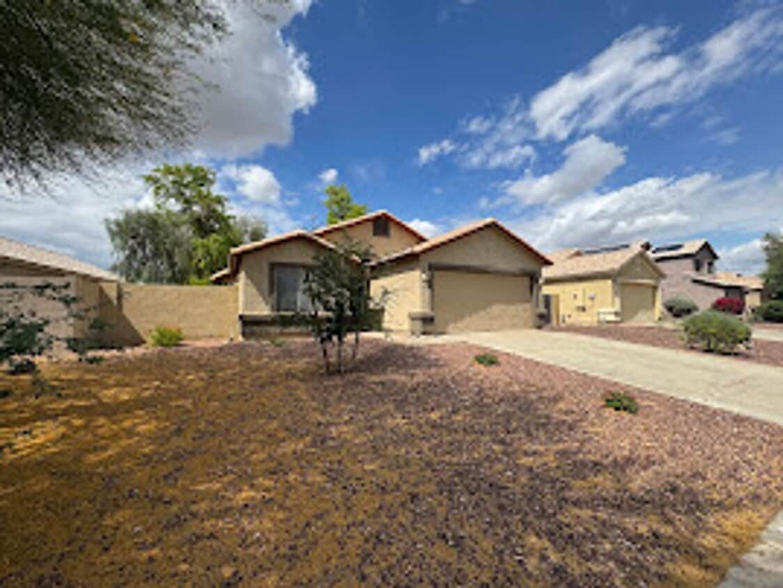 Primary Photo - BEAUTIFUL 3 BEDROOM 2 BATHROOM HOME IN GOO...