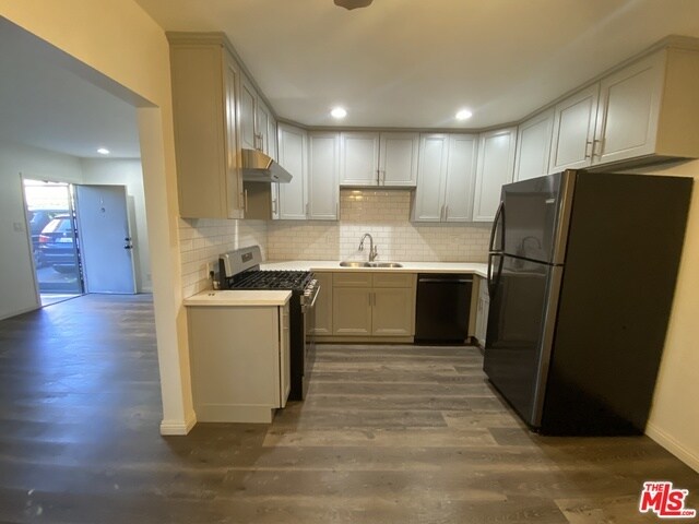 Building Photo - 1132 Coronado Terrace