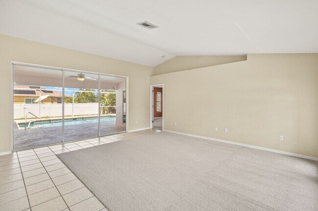 Building Photo - 3 Bed 2 Bath Pool Home