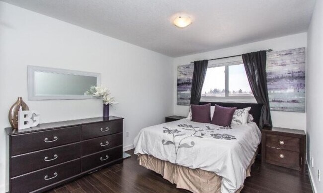 Photo du bâtiment - 475-477 Lancaster St W