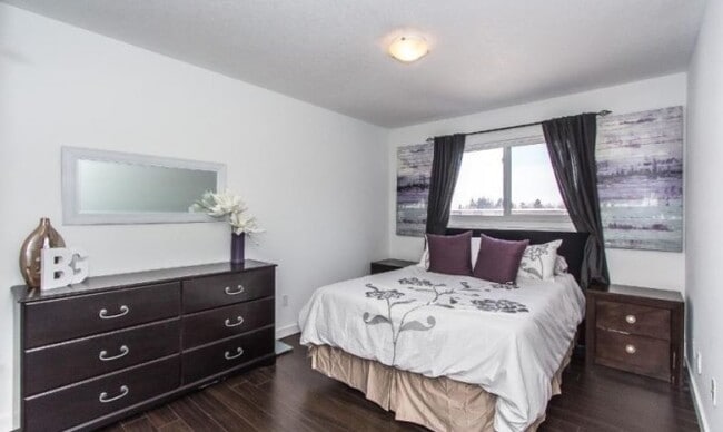 Building Photo - Huge, Top-Floor, Two-Bedroom, Recently Renovated At 477 Lancaster St W!