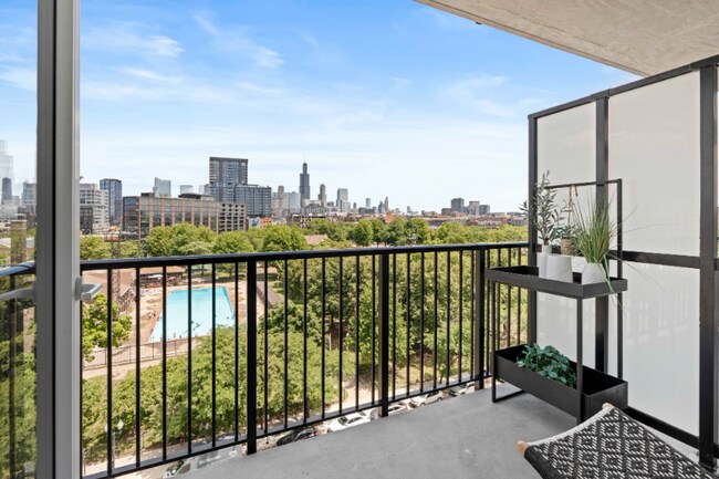 Foto del edificio - 150 N Ashland Ave
