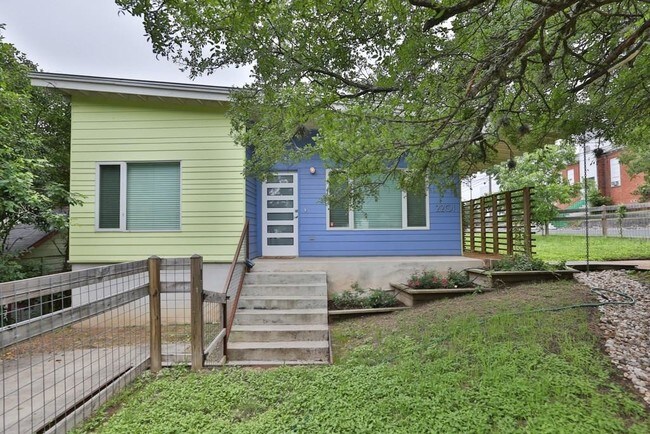 Building Photo - 2201 S L Davis Ave