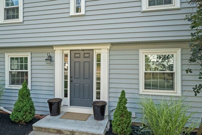 Foto del edificio - 83 Forbes Hill Rd