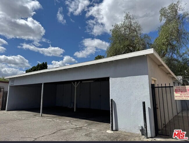 Foto del edificio - 6711 Fulton Ave